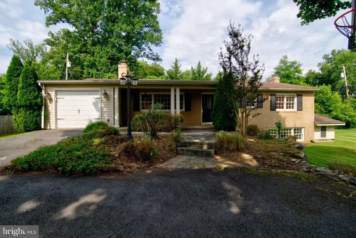 900 Walker Rd, Great Falls, VA 22066 - #1