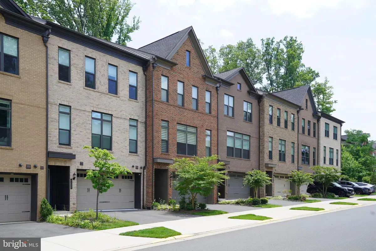 4507 Plateau Dr, Fairfax, VA 22030 - #1