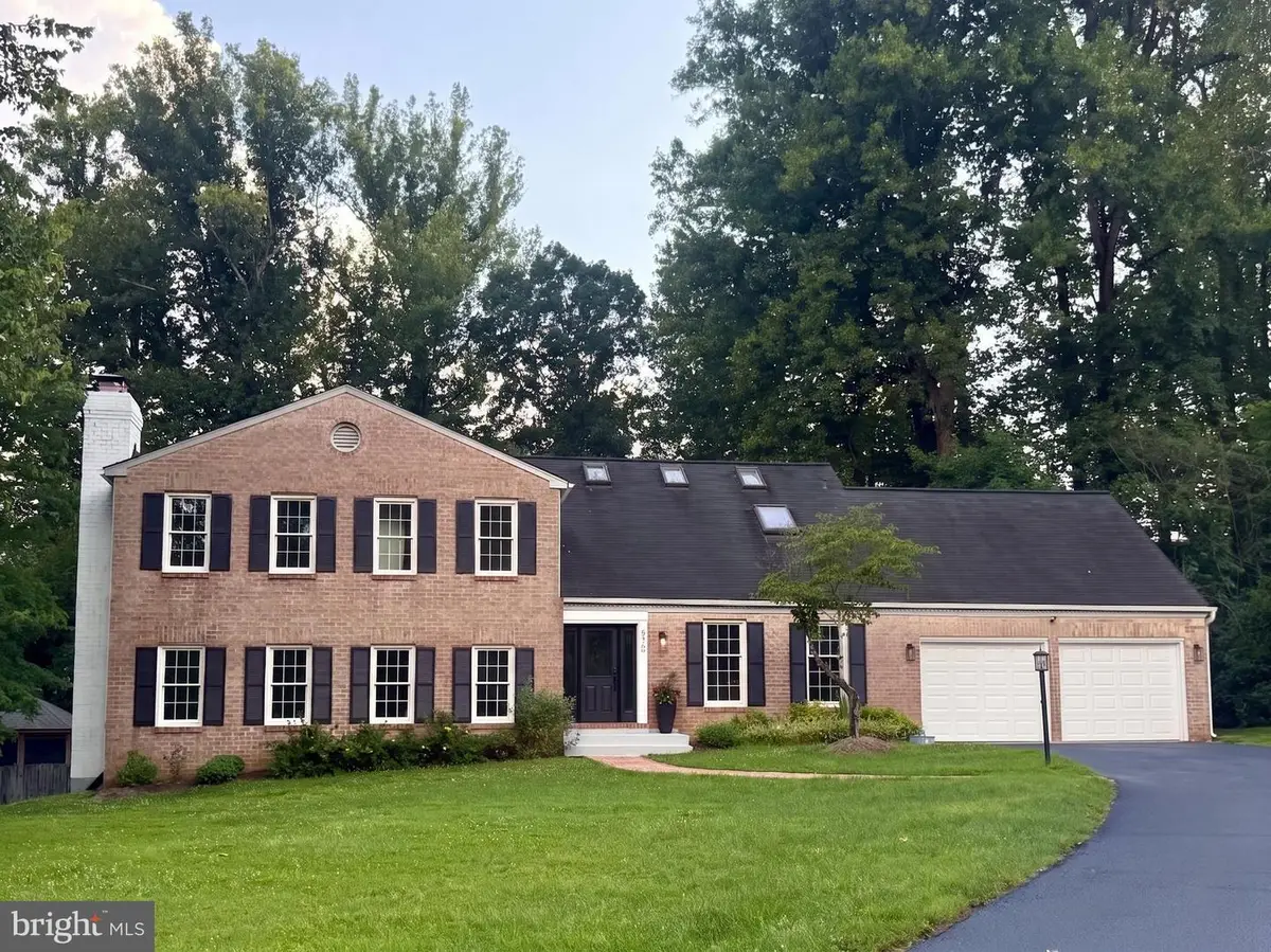 810 Aaron Ct, Great Falls, VA 22066 - #1