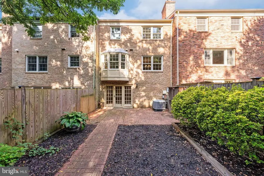 9259 Bailey Ln, Fairfax, VA 22031 - #2
