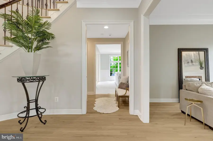904 Locust St, Herndon, VA 20170 - #3