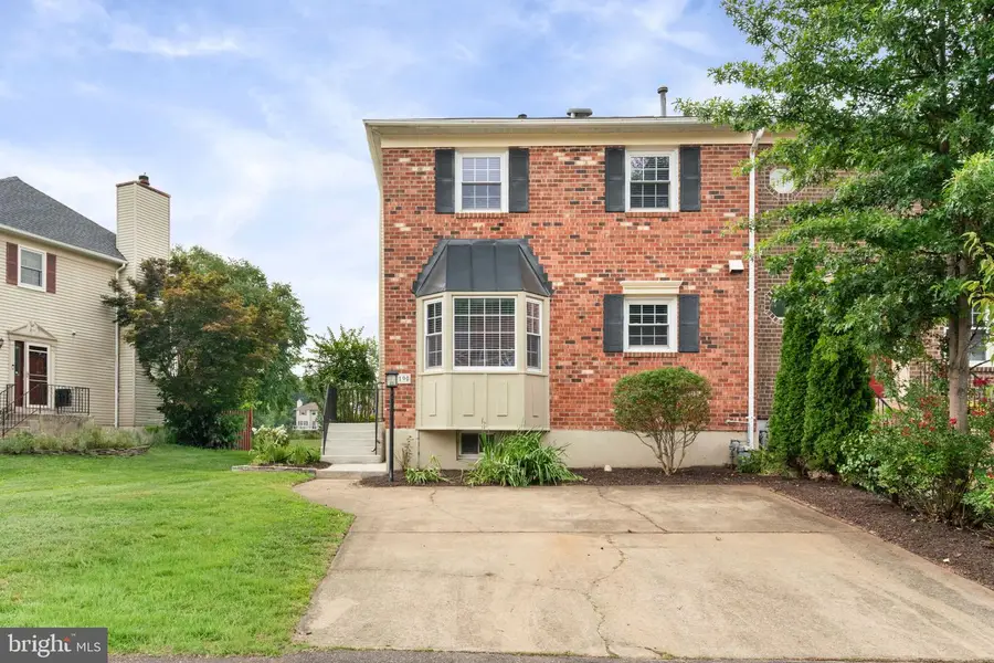 7190 Lake Cove Dr, Alexandria, VA 22315 - #2