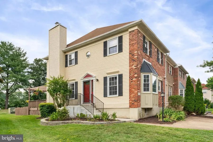 7190 Lake Cove Dr, Alexandria, VA 22315 - #3