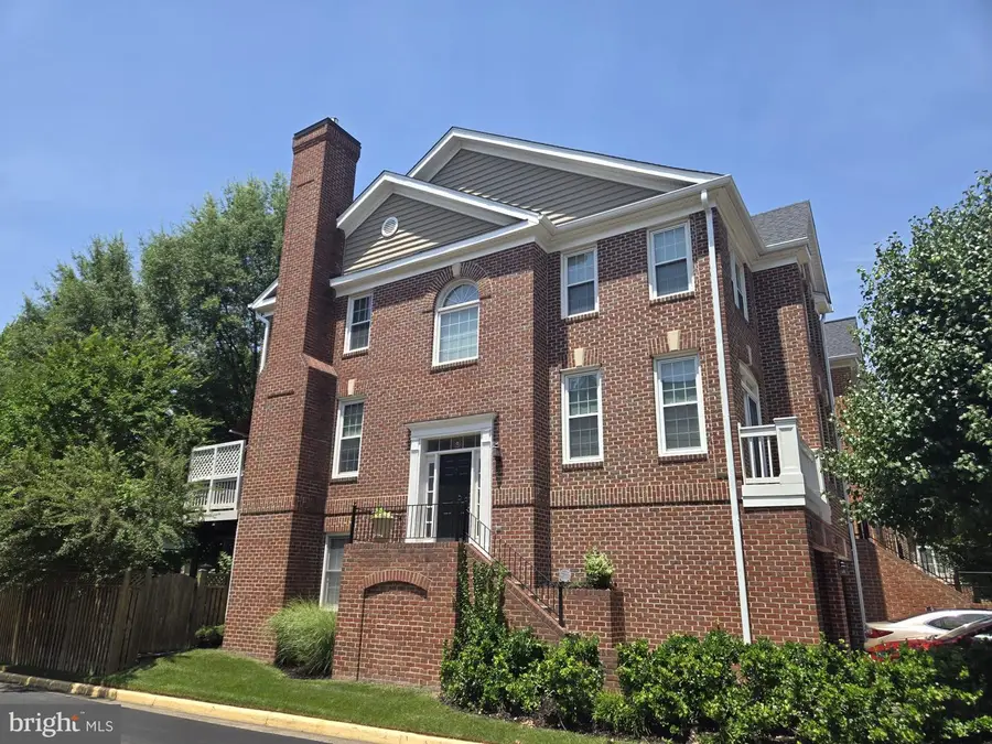 8127 Boss St, Vienna, VA 22182 - #2