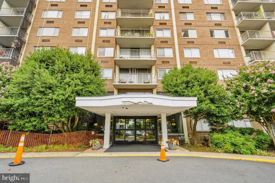 2059 Huntington Ave #801, Alexandria, VA 22303 - #2