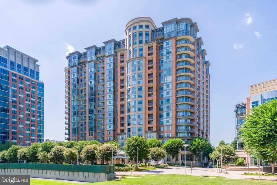 8220 Crestwood Heights Dr #105, McLean, VA 22102 - #3