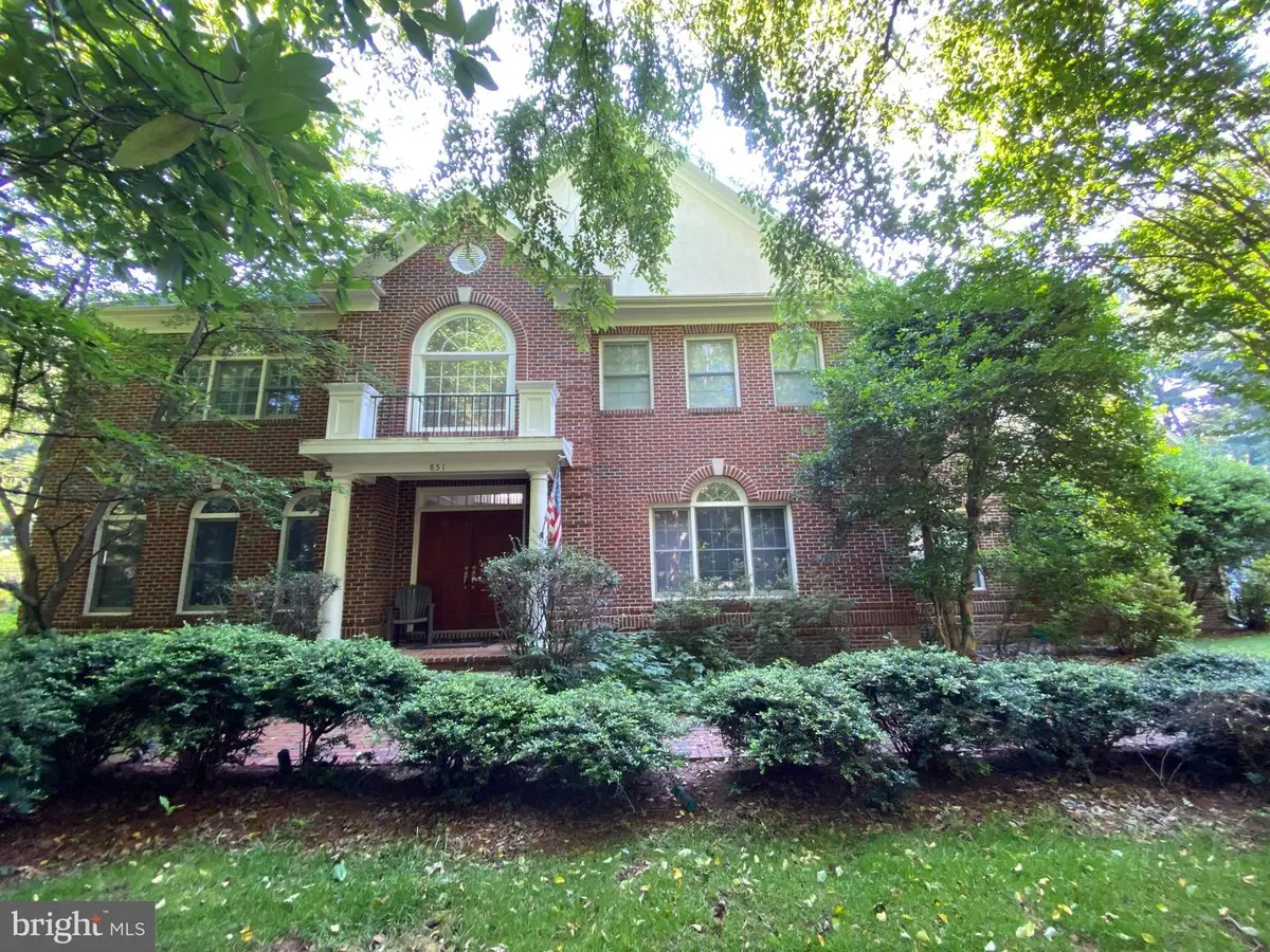 851 Forestville Meadows Dr, Great Falls, VA 22066 - #1