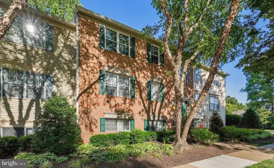 12023 Golf Ridge Ct #202, Fairfax, VA 22033 - #3