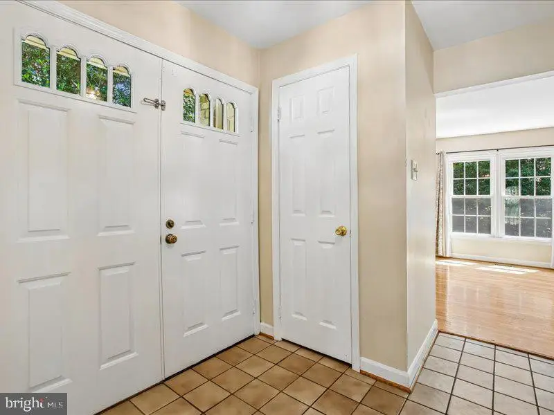 5194 Kimscott Ct, Annandale, VA 22003 - #2