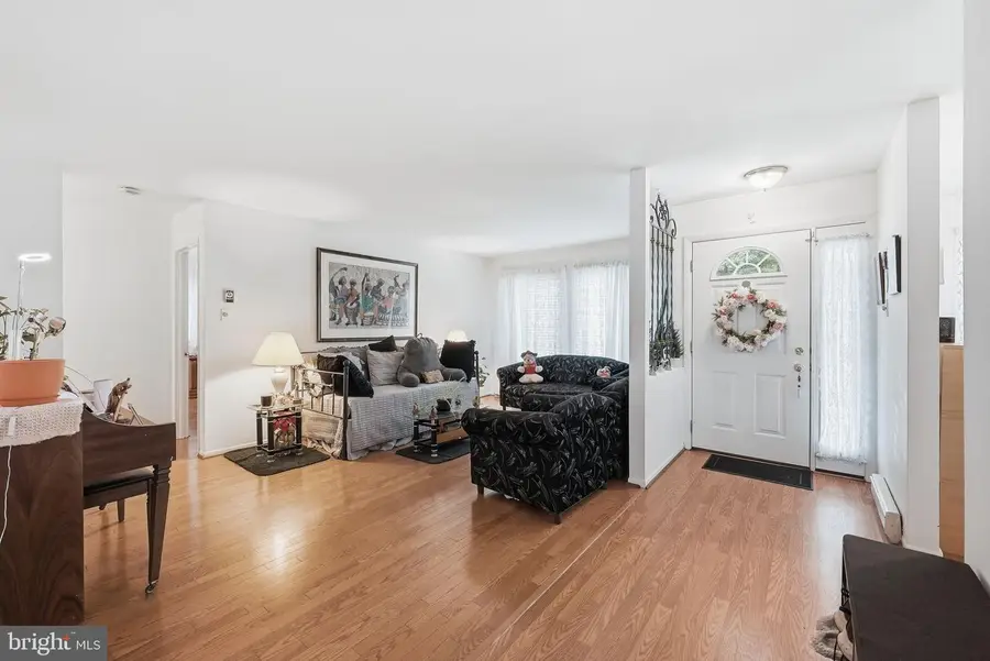 1522 Millikens Bend Rd, Herndon, VA 20170 - #2
