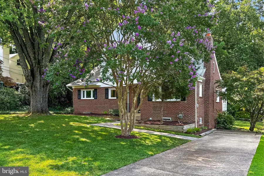 6413 Carolyn Dr, Falls Church, VA 22044 - #3
