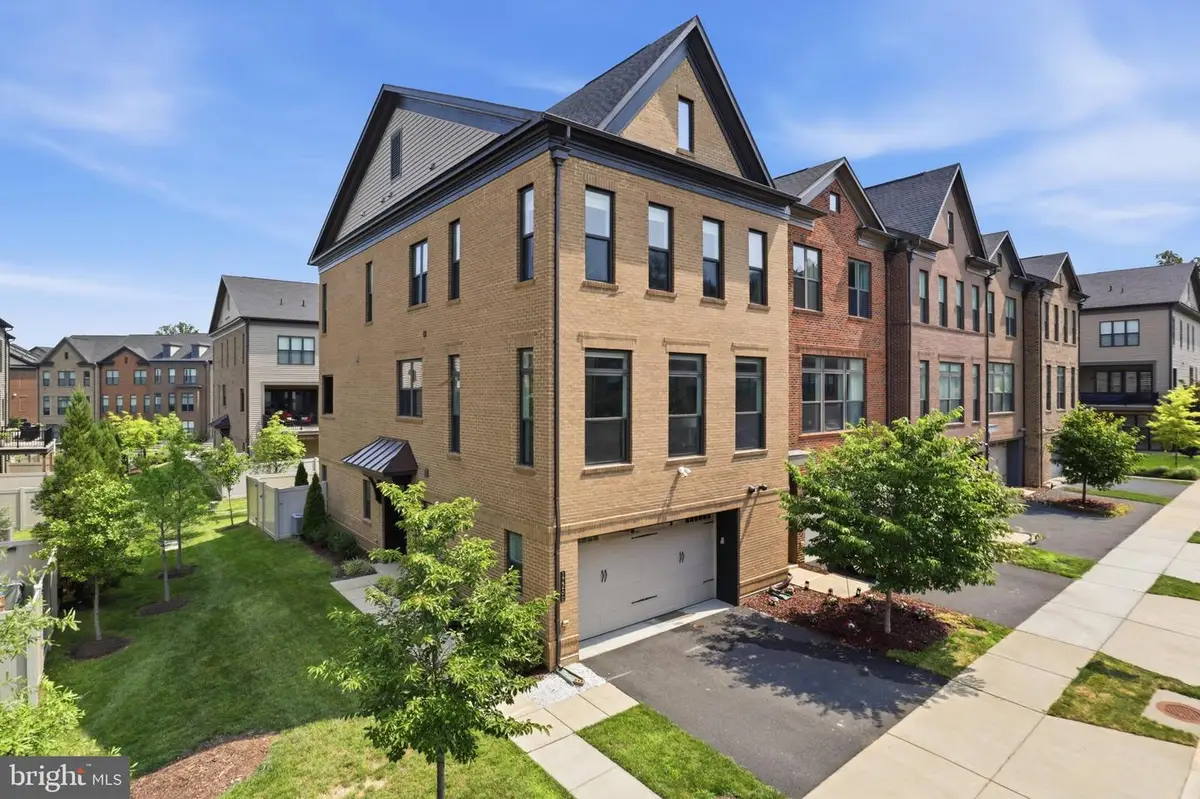 12266 Sweet Willow Ln, Fairfax, VA 22030 - #1