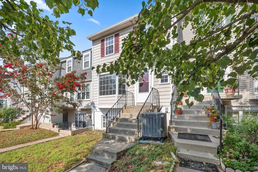 4048 Spring Run Ct, Chantilly, VA 20151 - #2