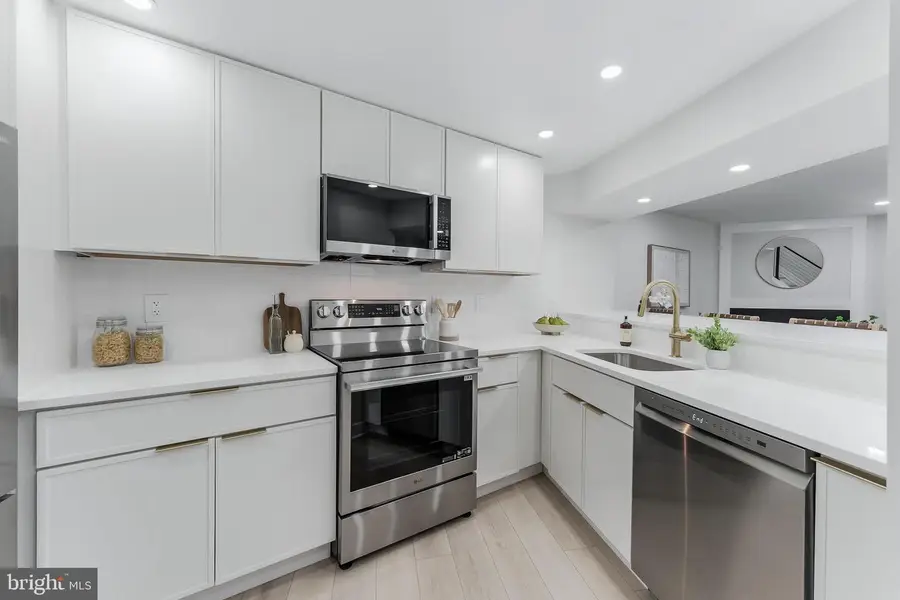 11213 Silentwood Ln, Reston, VA 20191 - #3