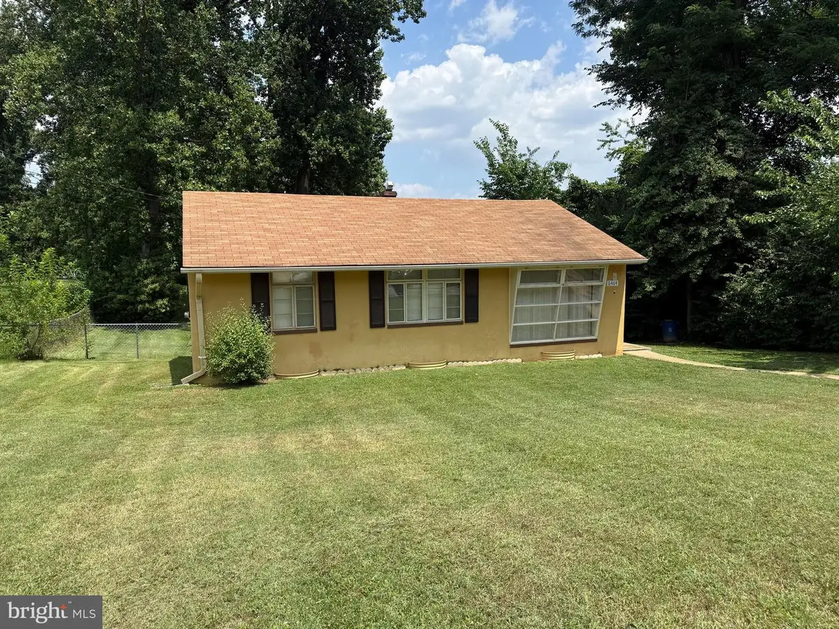 6404 Maplewood Dr, Falls Church, VA 22041 - #1