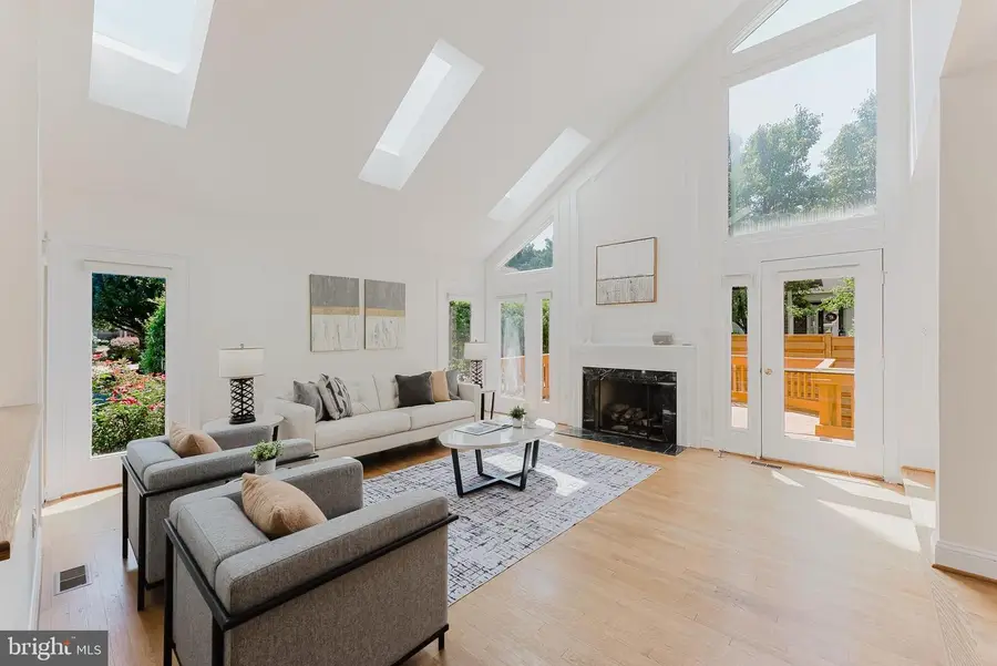 10527 Mereworth Ln, Oakton, VA 22124 - #2