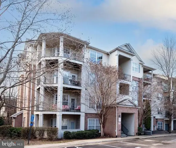 12112 Garden Grove Cir #201, FAIRFAX, VA 22030