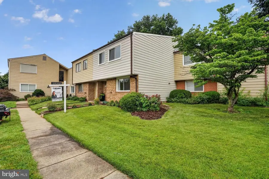 858 Dogwood Ct, Herndon, VA 20170 - #2