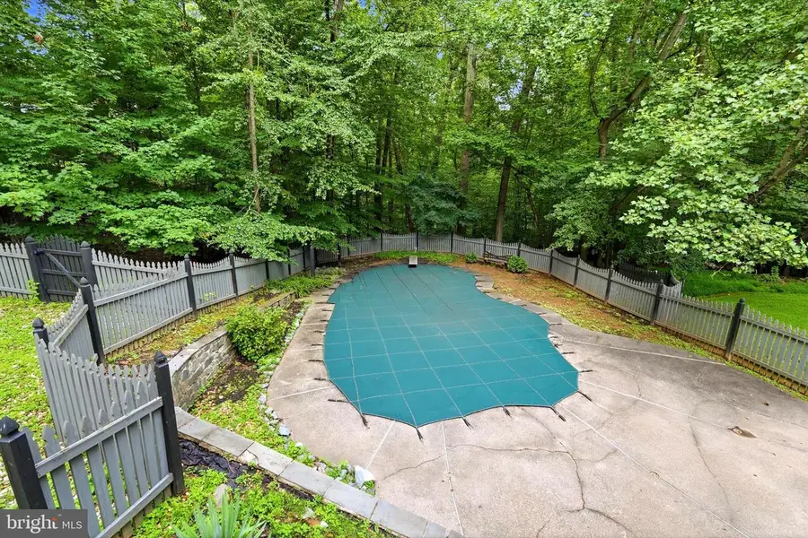 6121 Queens Brigade Ct, Fairfax, VA 22030 - #2