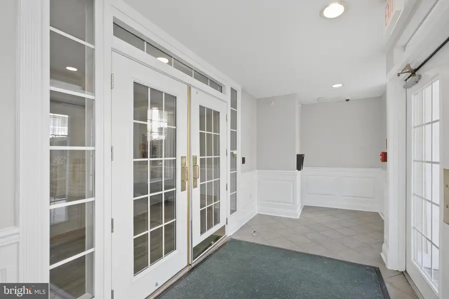 2711 Bellforest Ct #305, Vienna, VA 22180 - #3
