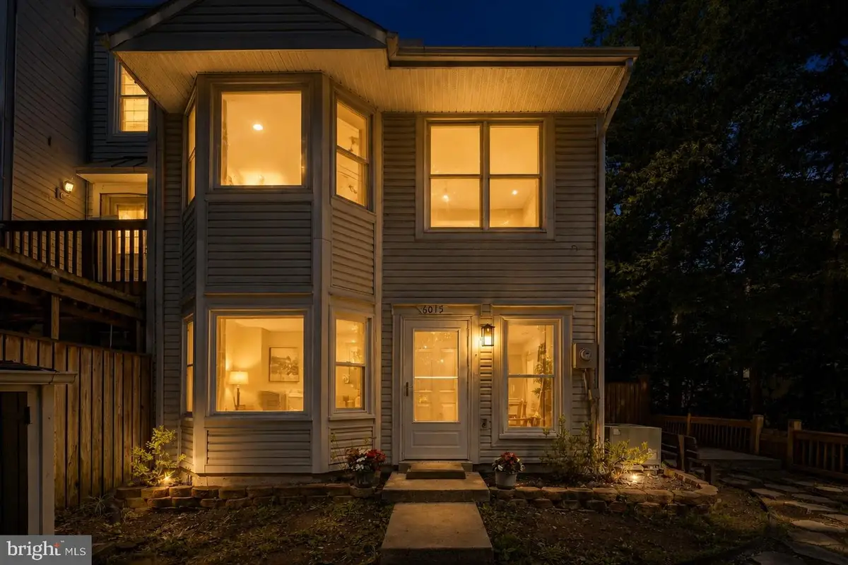 6015 Chestnut Hollow Ct, Centreville, VA 20121 - #1