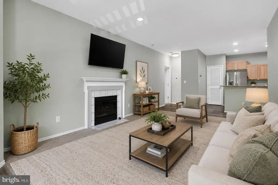4405 Sedgehurst Dr #202, Fairfax, VA 22033 - #2