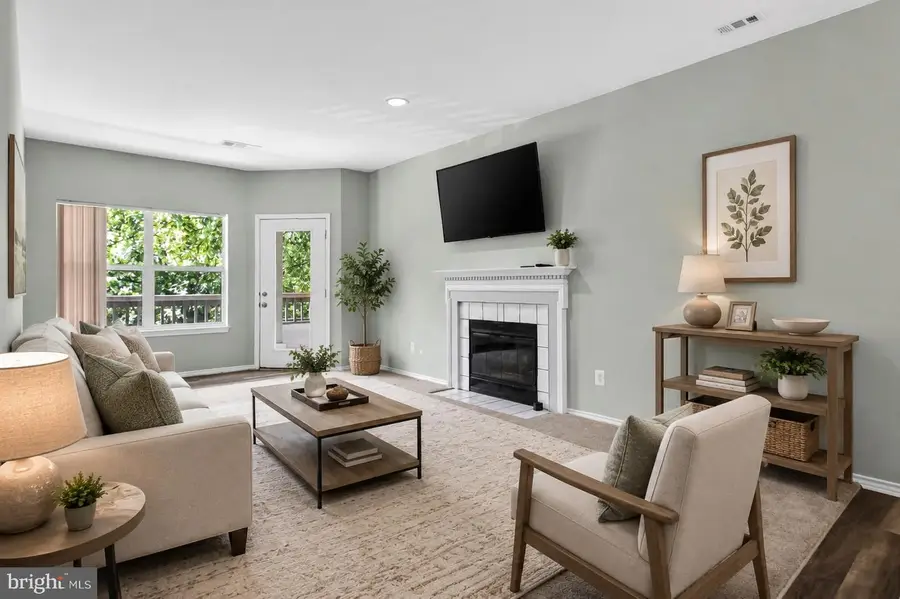 4405 Sedgehurst Dr #202, Fairfax, VA 22033 - #3