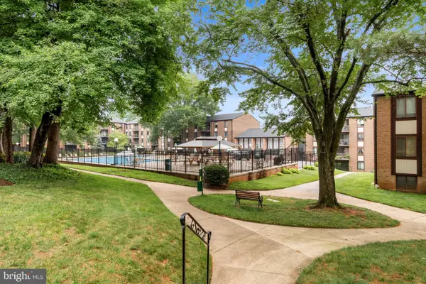 9721 Kings Crown Ct #202, FAIRFAX, VA 22031