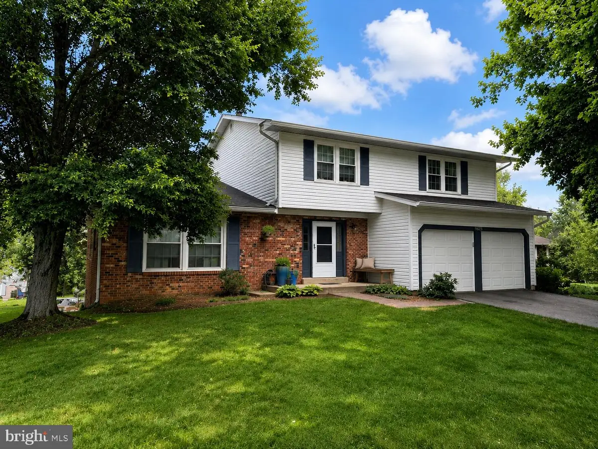 9825 Wolcott Dr, Burke, VA 22015 - #1