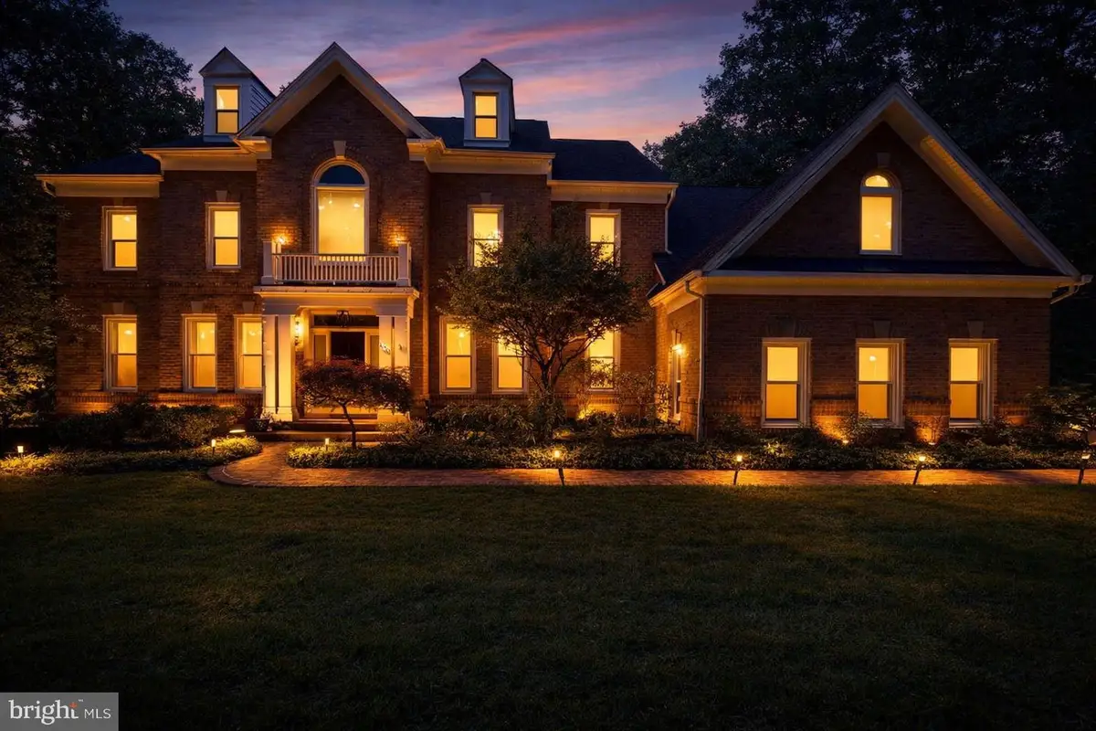 10301 Forest Maple Rd, Vienna, VA 22182 - #1