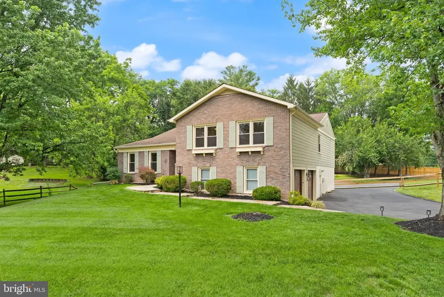 10854 Meadowland Dr, Oakton, VA 22124 - #2