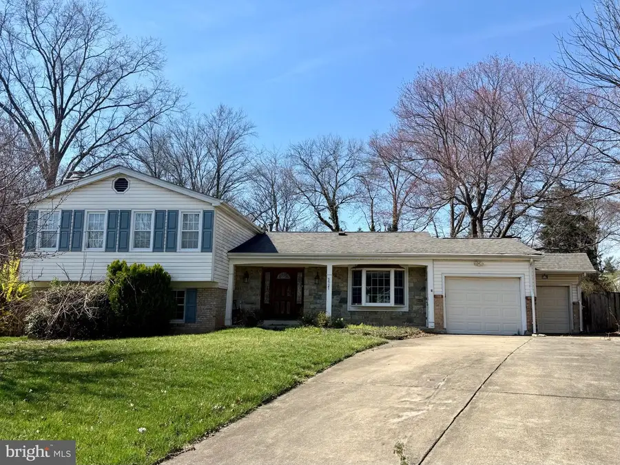 9927 Barnsbury Ct, Fairfax, VA 22031 - #2