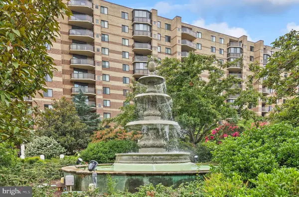 8370 Greensboro Dr #402, MCLEAN, VA 22102