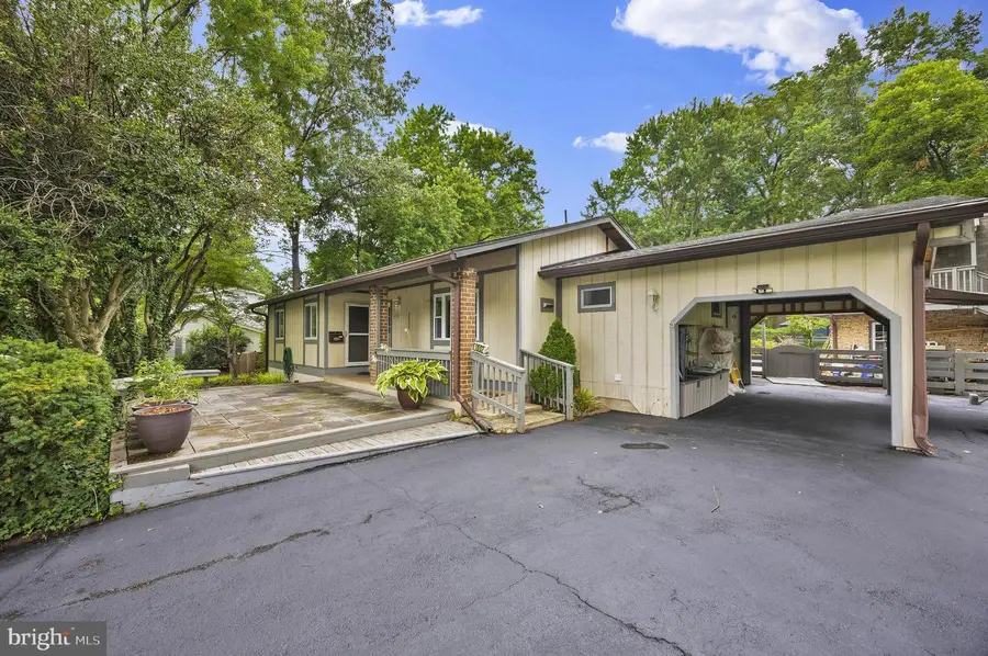 1002 Charlton Pl, Herndon, VA 20170 - #2
