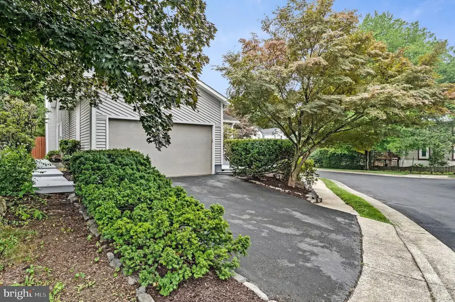 8424 Hollis Ln, Vienna, VA 22182 - #2