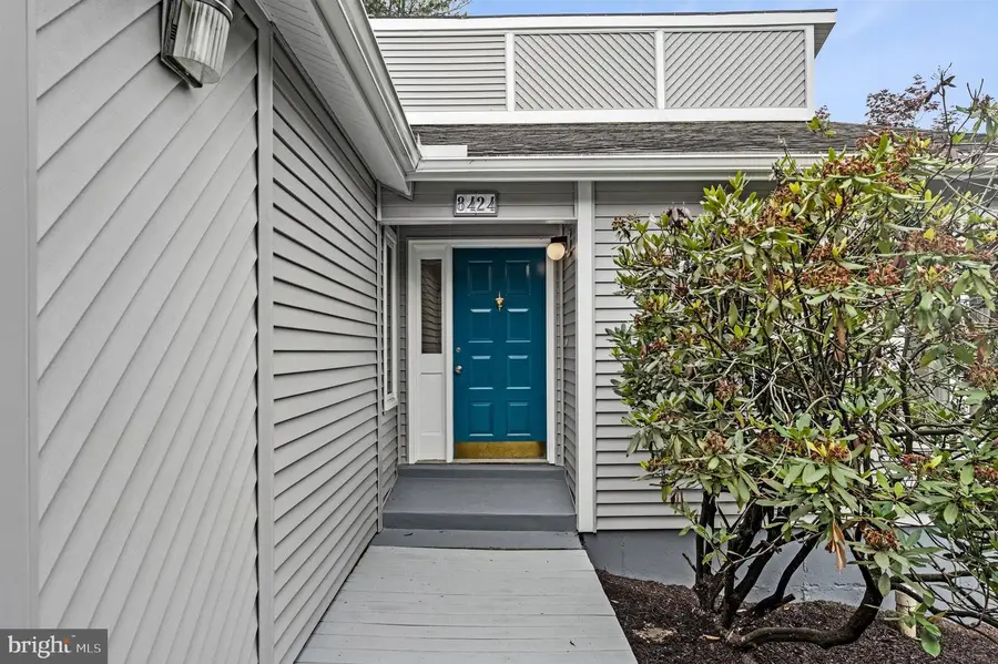 8424 Hollis Ln, Vienna, VA 22182 - #3