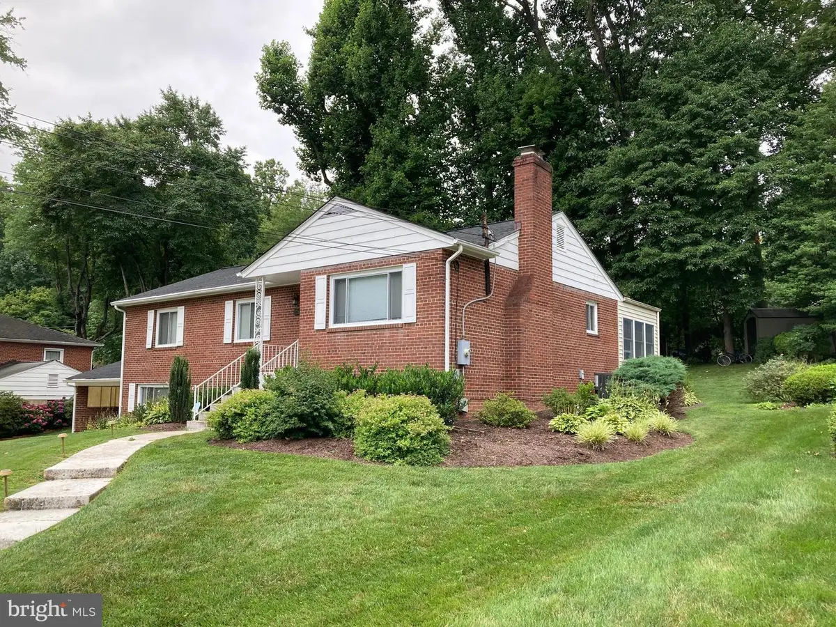3210 Patrick Henry Dr, Falls Church, VA 22044 - #1