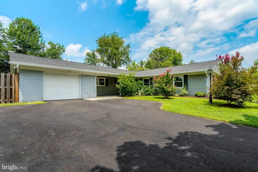 4216 Plaza Ln, Fairfax, VA 22033 - #2