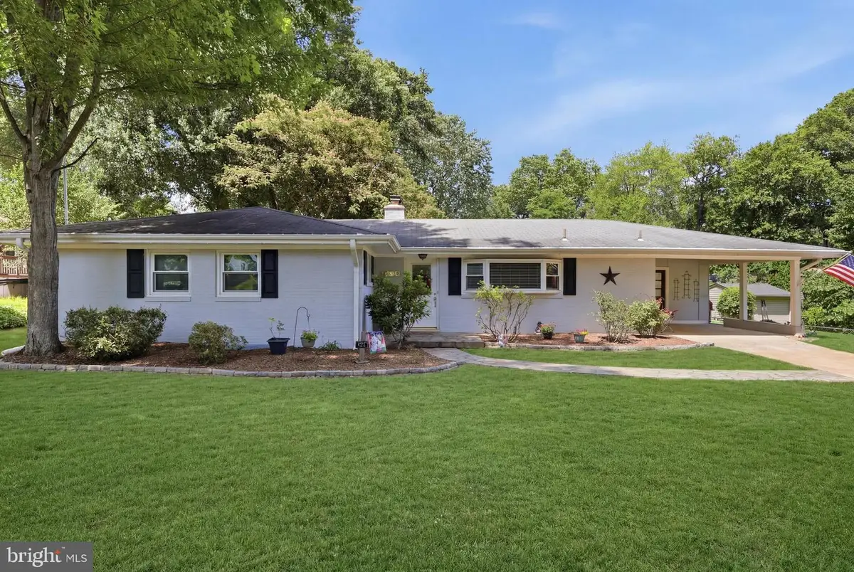 4216 Jackson Pl, Alexandria, VA 22309 - #1
