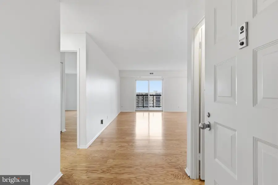 8340 Greensboro Dr #923, McLean, VA 22102 - #2