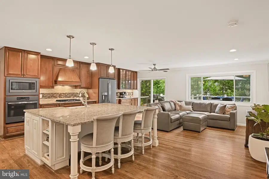 8213 Cottage St, Vienna, VA 22180 - #2
