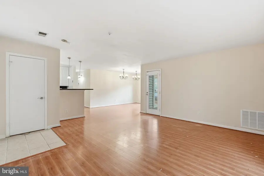3176 Summit Square Dr #4-a2, Oakton, VA 22124 - #3