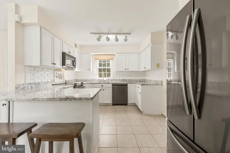 5250 Lewisham Rd, Fairfax, VA 22030 - #3