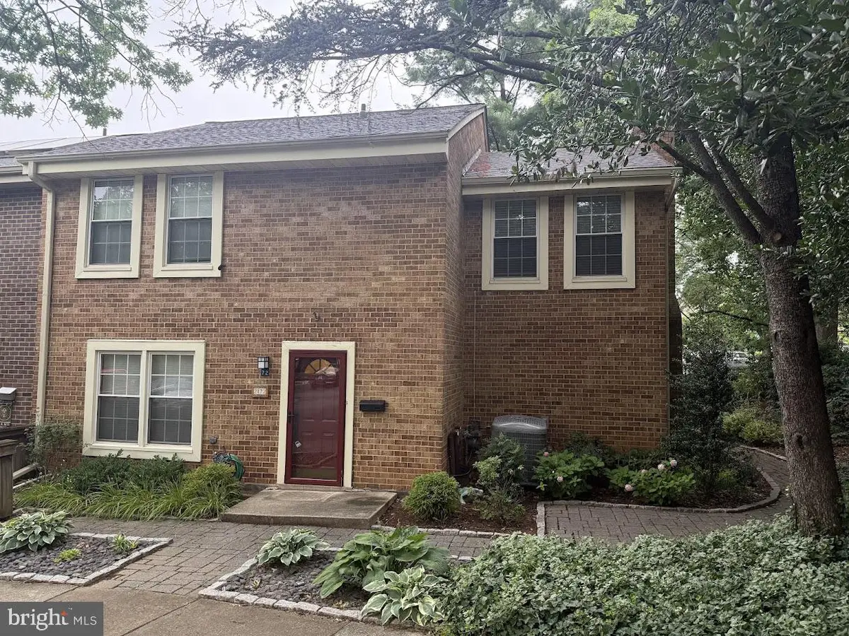 2172 Golf Course Dr, Reston, VA 20191 - #1