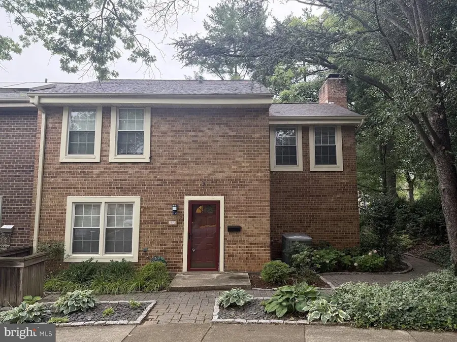 2172 Golf Course Dr, Reston, VA 20191 - #2