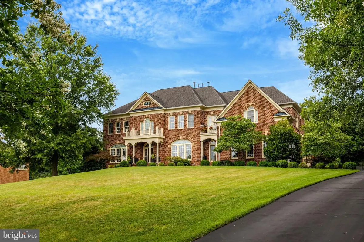11042 Heathland Dr, Oakton, VA 22124 - #1