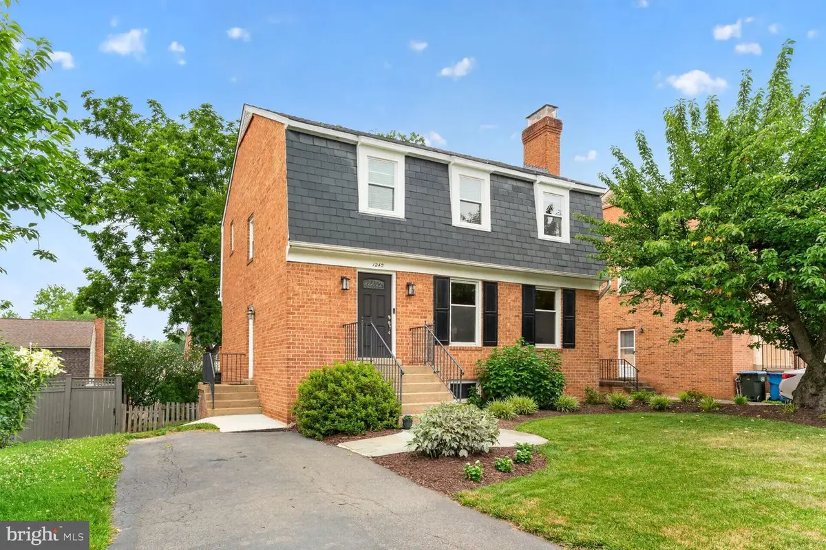 1240 Pine Hill Rd, McLean, VA 22101 - #1