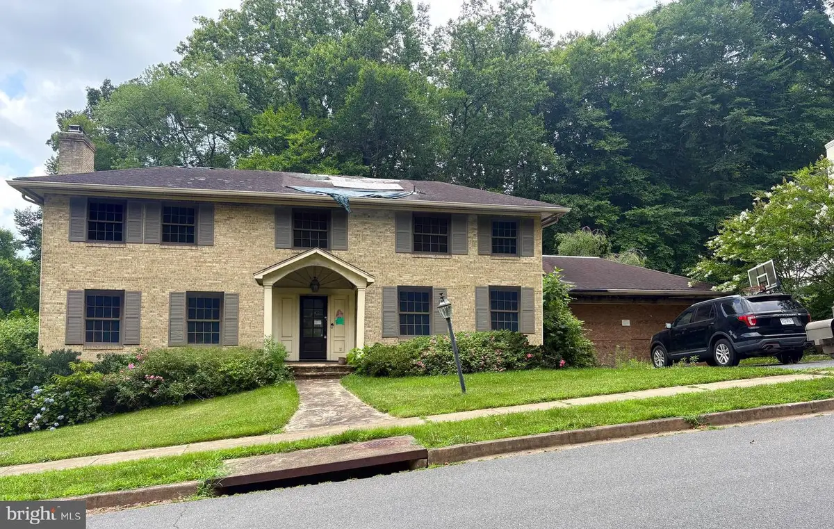 4090 Ridgeview Cir, McLean, VA 22101 - #1