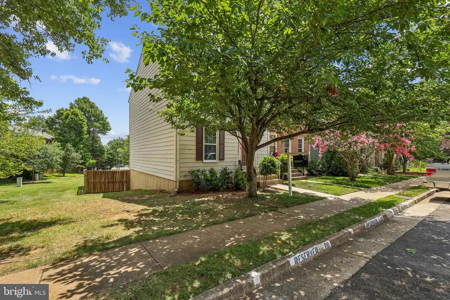 7403 Houndsbury Ct, Alexandria, VA 22315 - #3