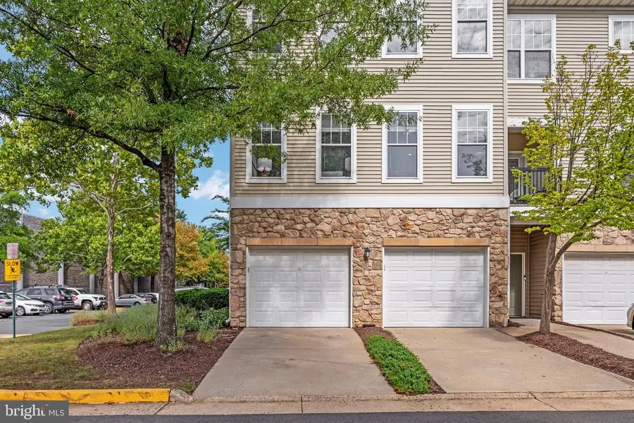 13379 Connor Dr #t, Centreville, VA 20120 - #2
